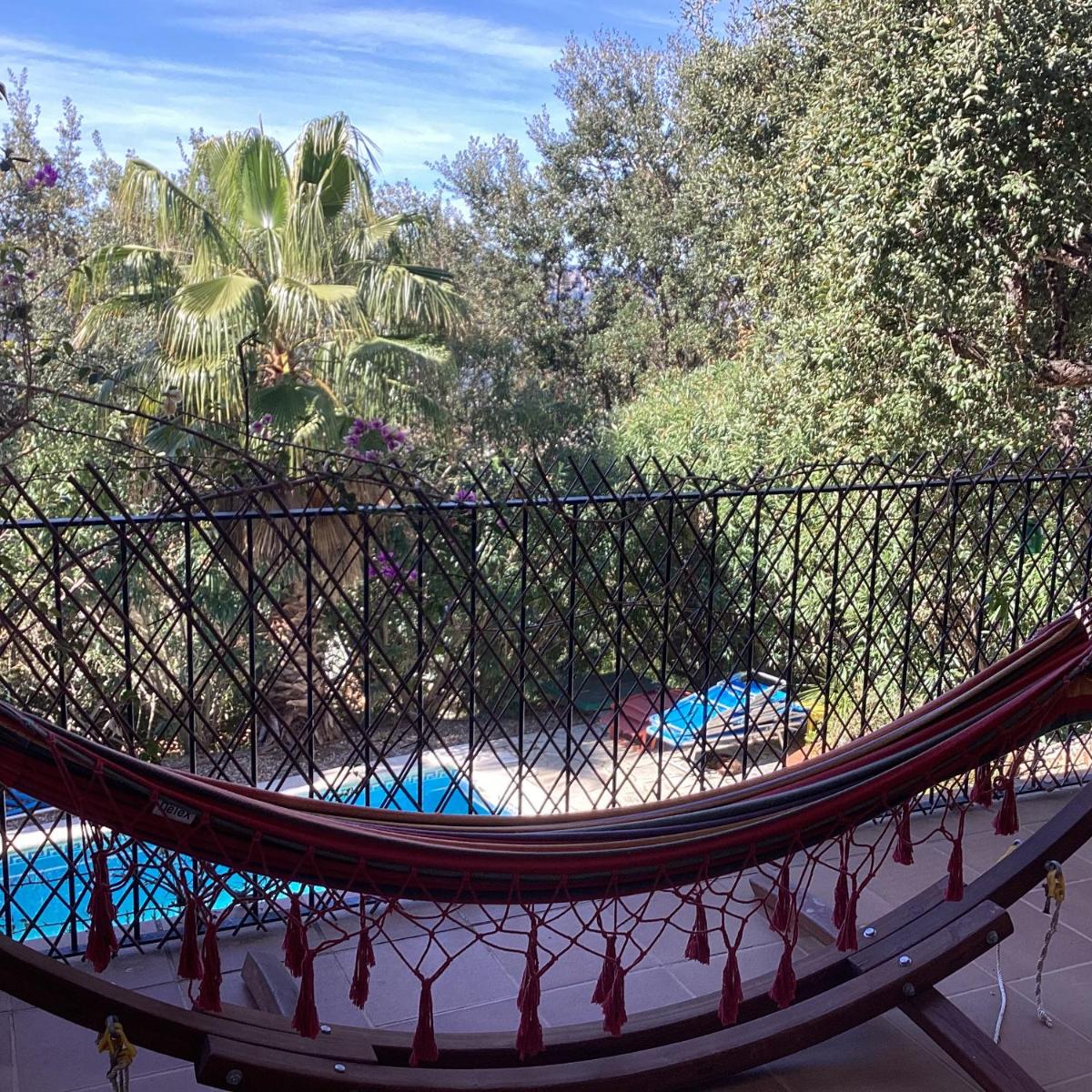 Cosy apartment with swimming pool and spacious private terrace - Housity