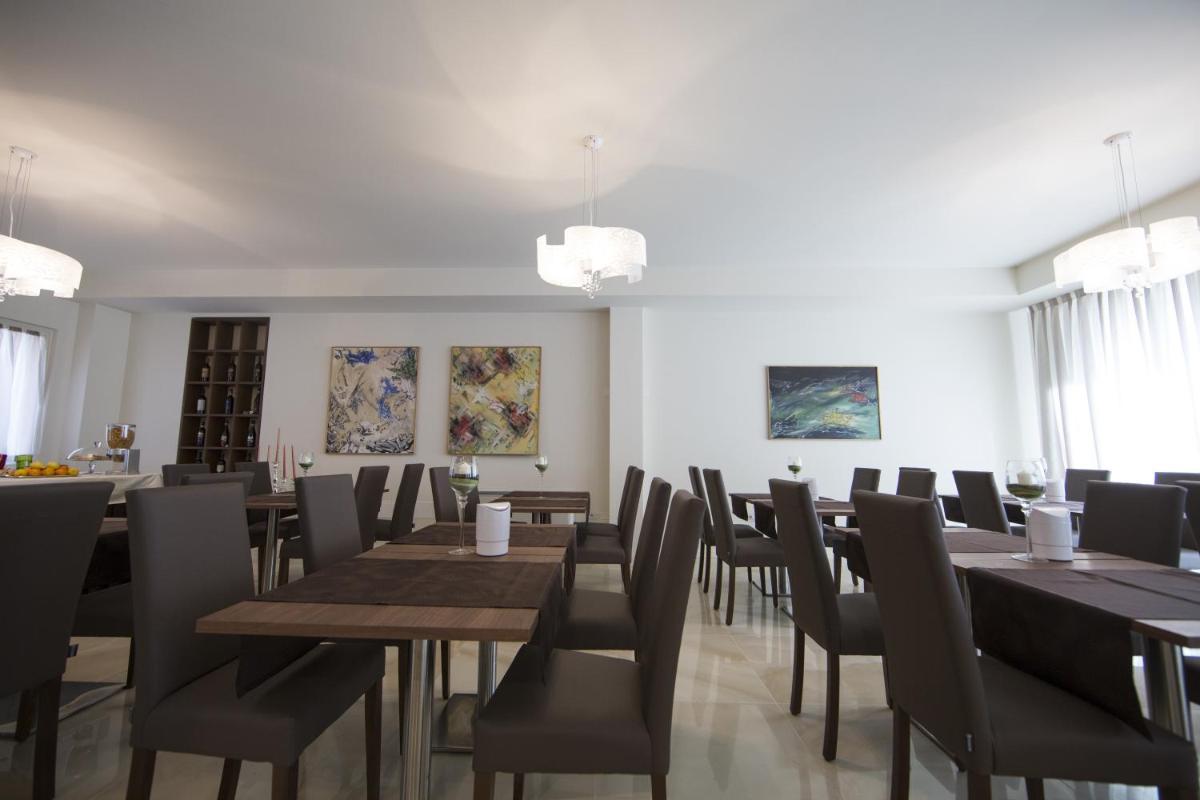 Hotel Diamante - Housity