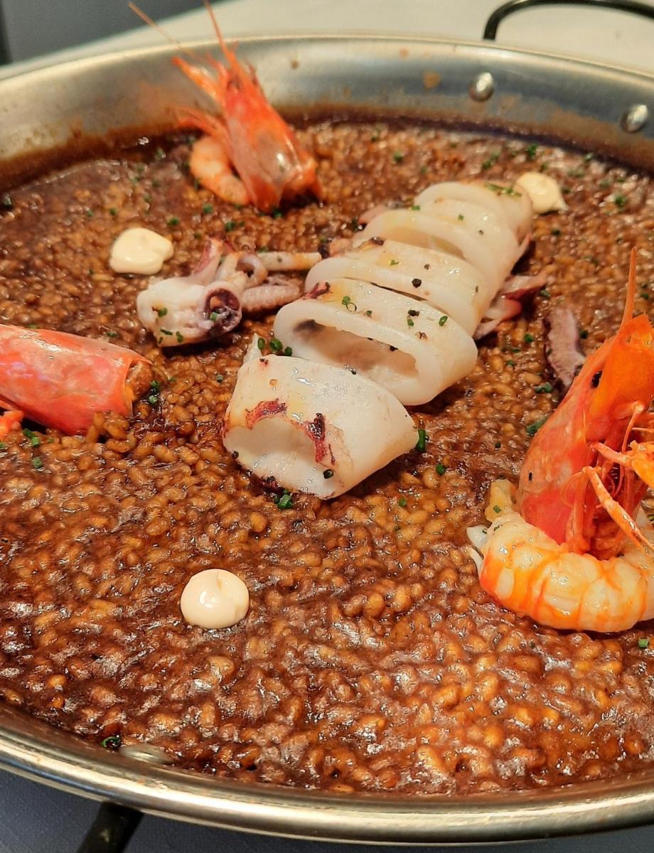 Comida en o cerca de este hotel