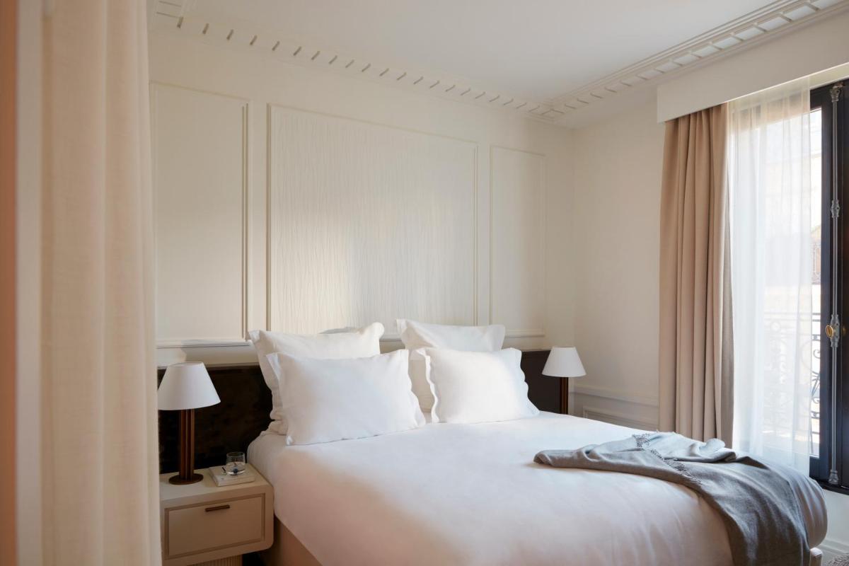 Un ou plusieurs lits dans un hébergement de l'établissement Maison Delano Paris
