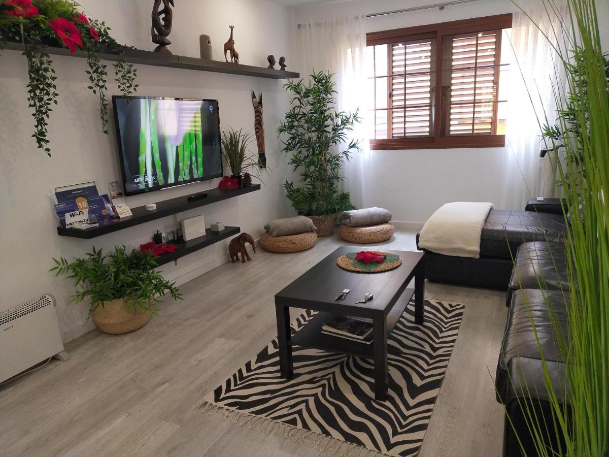 Room Plaza & Parking - Housity