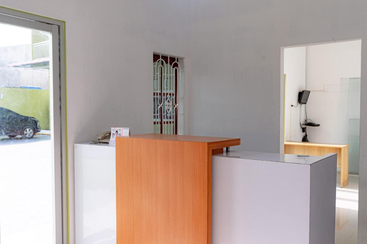 Suitetrails - RedDoorz Syariah near UISU Medan