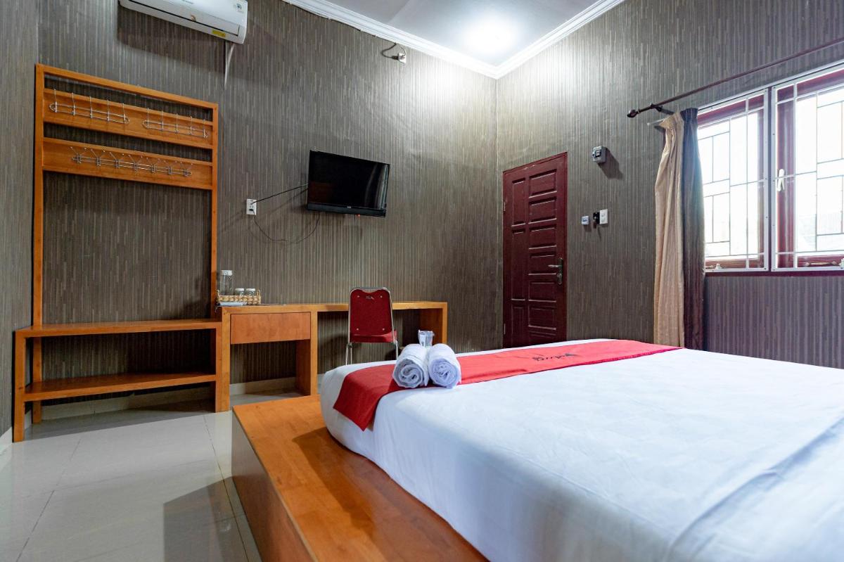 Suitetrails - RedDoorz Syariah near UISU Medan