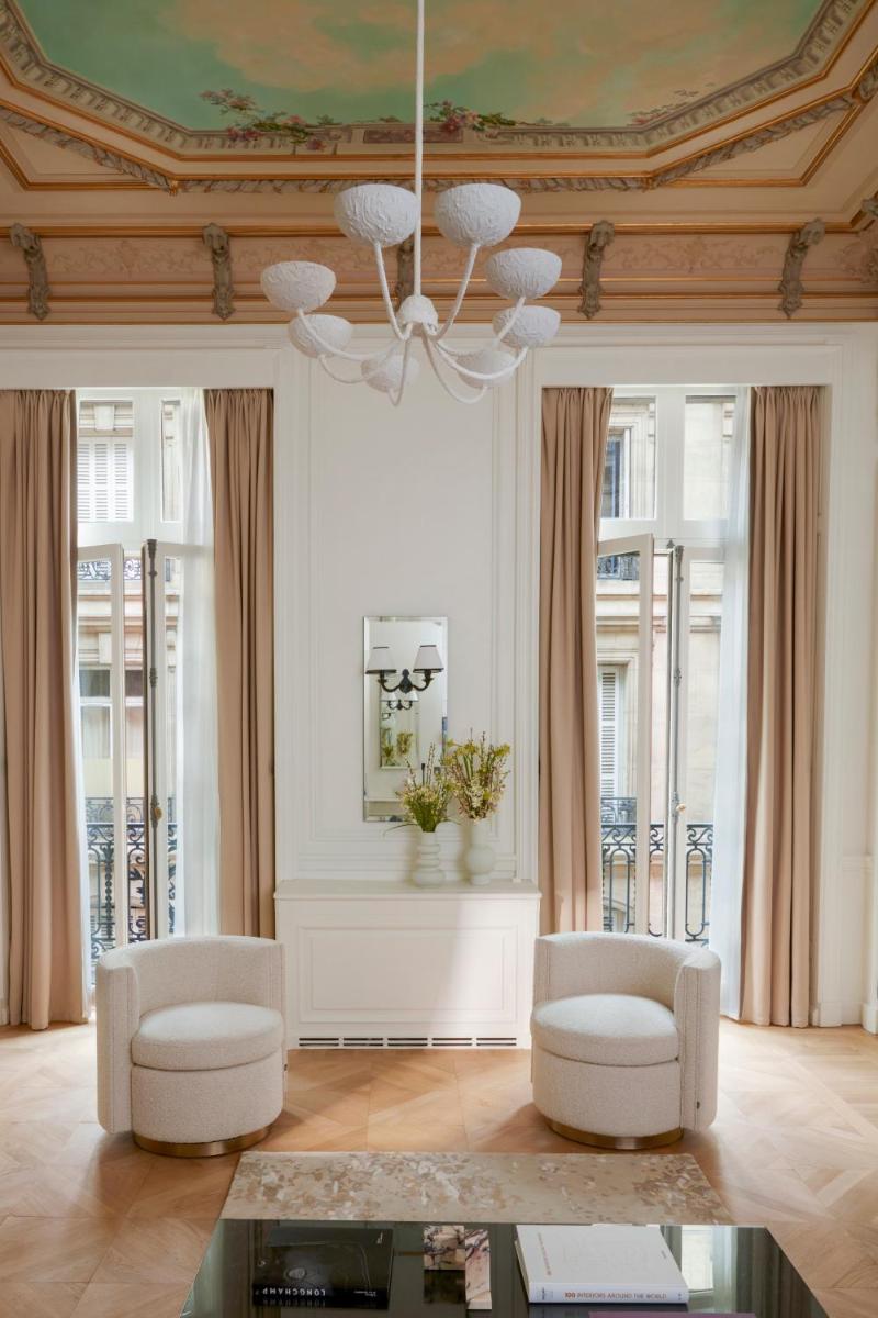 Coin salon dans l'établissement Maison Delano Paris