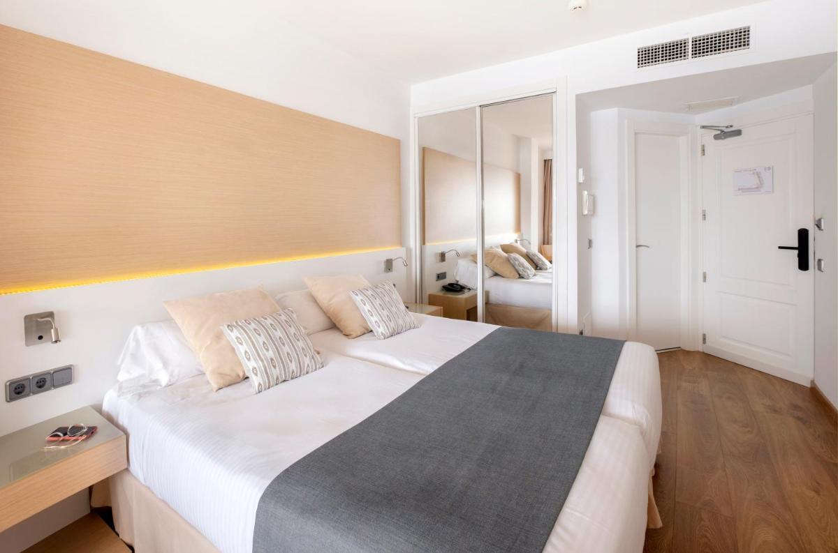 Cama o camas de una habitación en Sentido Fido Punta del Mar Hotel & Spa - Adults Only