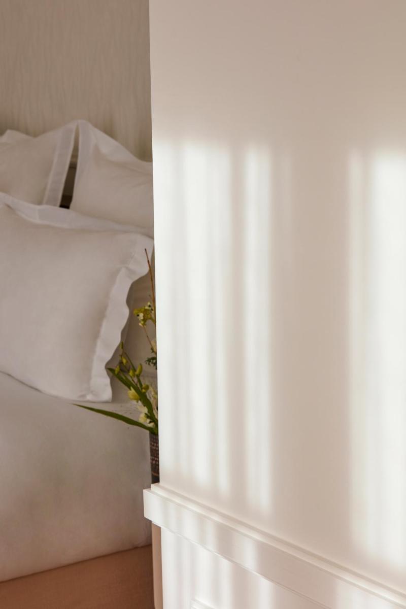 Un ou plusieurs lits dans un hébergement de l'établissement Maison Delano Paris