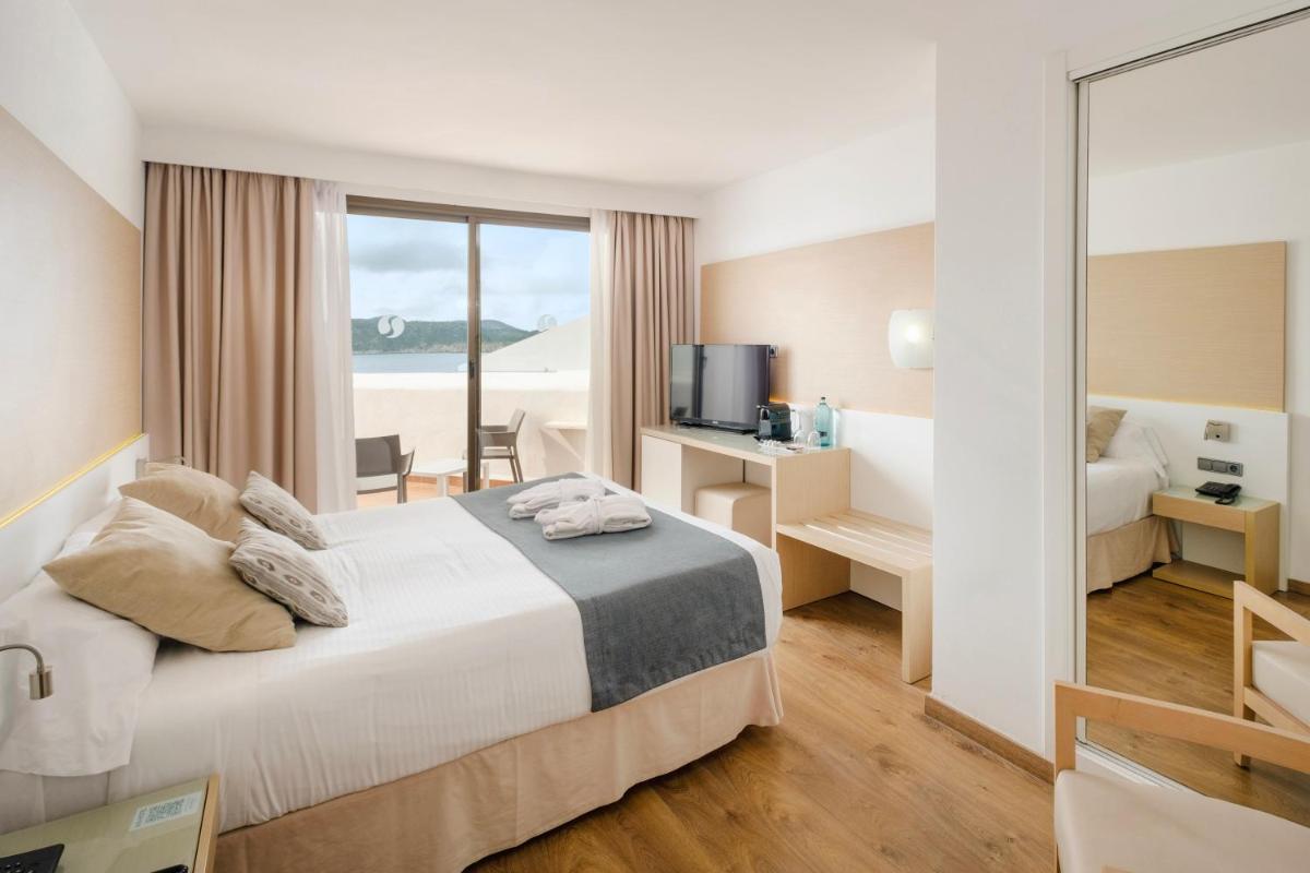 Cama o camas de una habitación en Sentido Fido Punta del Mar Hotel & Spa - Adults Only