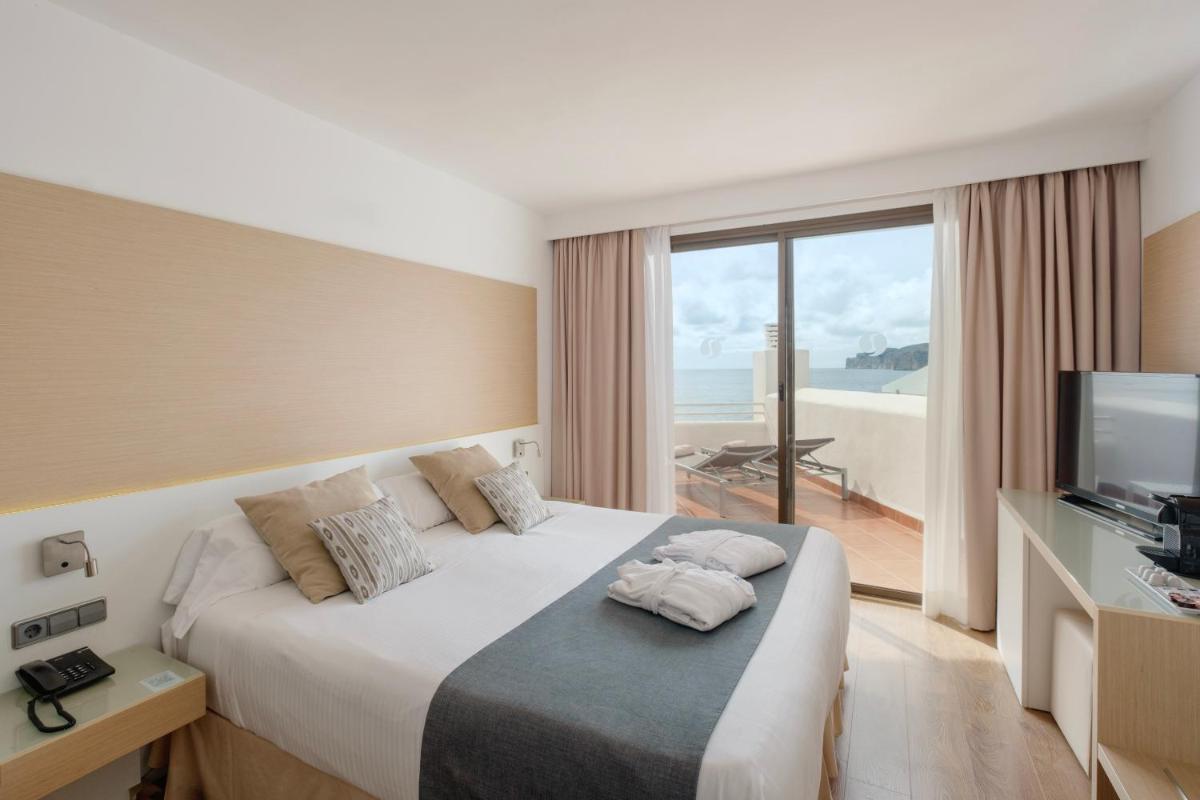 Cama o camas de una habitación en Sentido Fido Punta del Mar Hotel & Spa - Adults Only