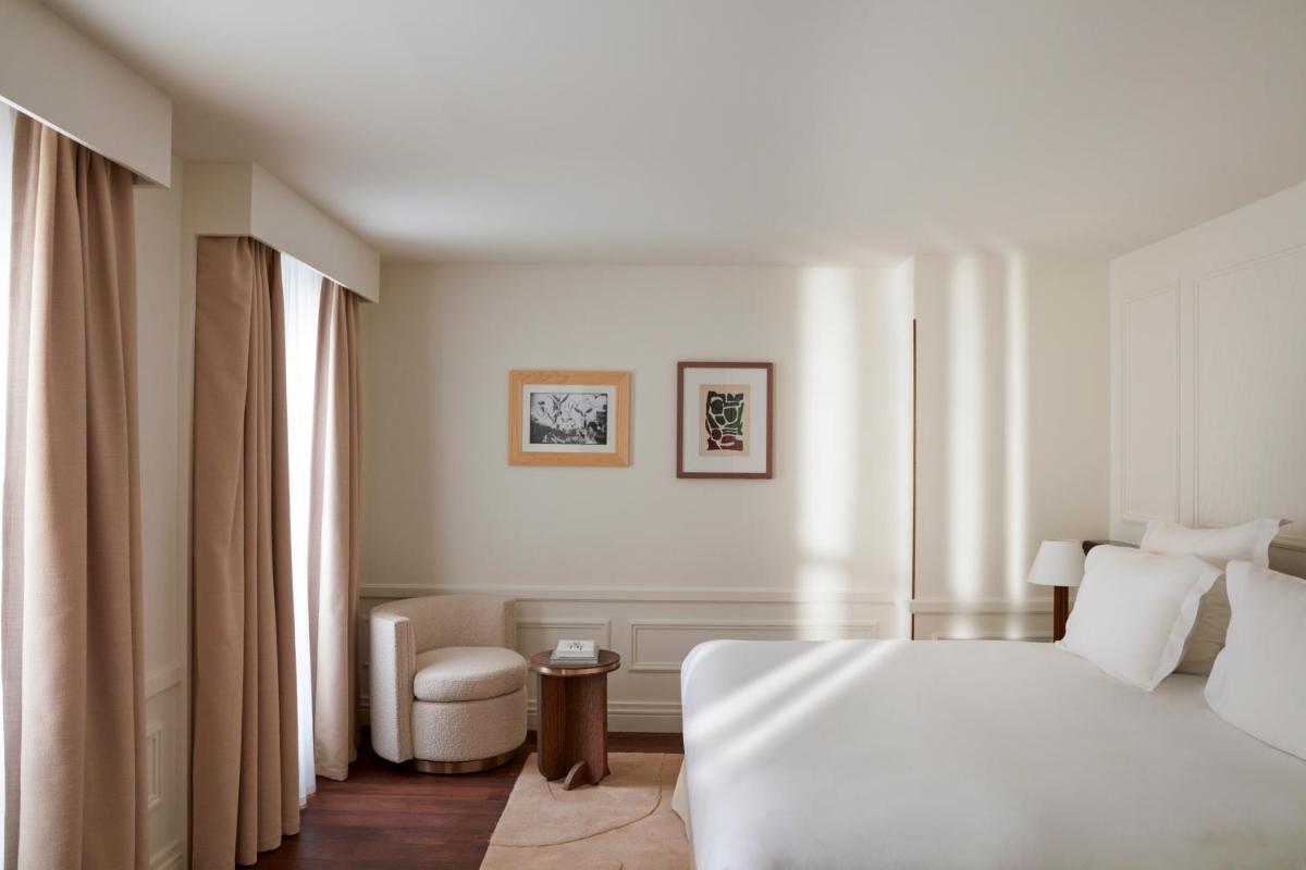 Un ou plusieurs lits dans un hébergement de l'établissement Maison Delano Paris