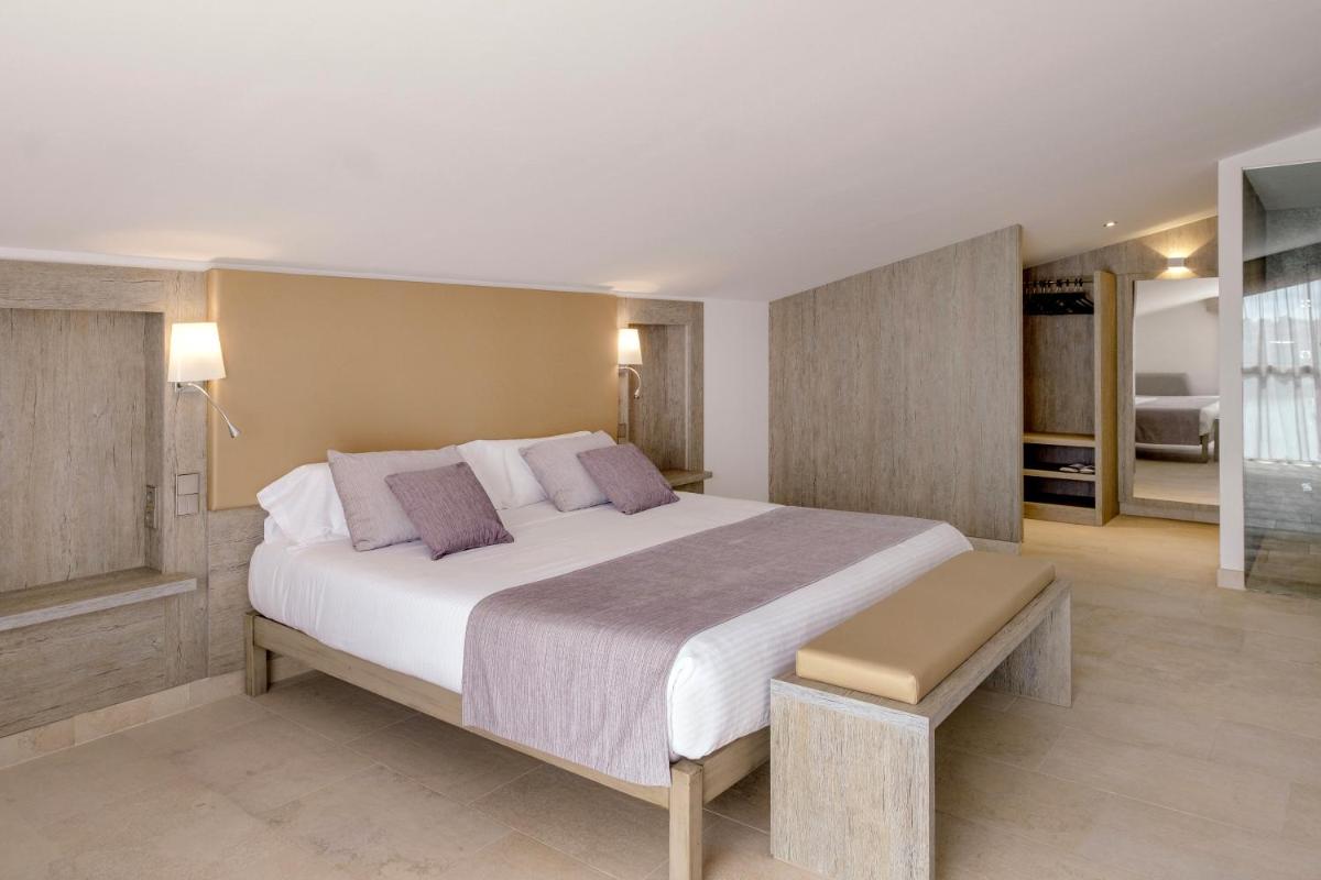 Cama o camas de una habitación en Sentido Fido Punta del Mar Hotel & Spa - Adults Only