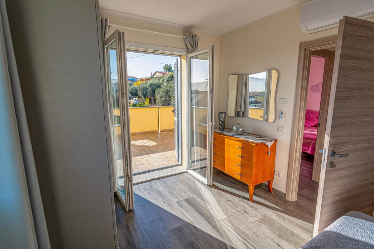 Suitetrails - Villa Mimosa Diano Marina: exclusive use villa, garden, barbecue, 3 bedrooms and 3 bathrooms
