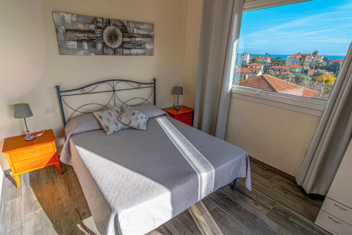 Suitetrails - Villa Mimosa Diano Marina: exclusive use villa, garden, barbecue, 3 bedrooms and 3 bathrooms