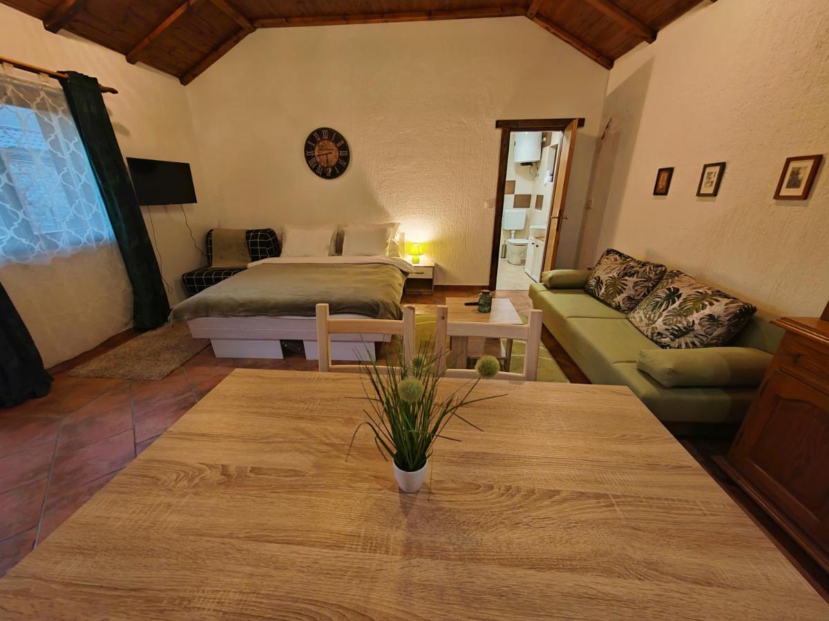 Suitetrails - Studio apartman Buteo