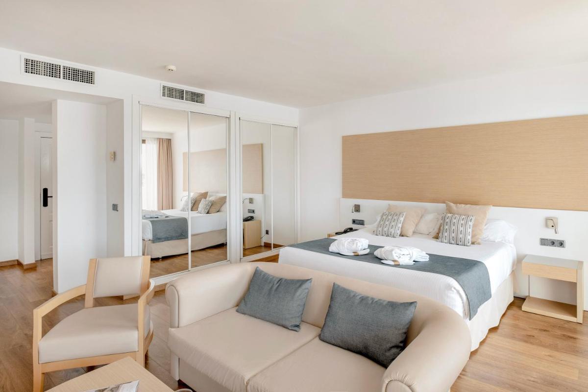 Cama o camas de una habitación en Sentido Fido Punta del Mar Hotel & Spa - Adults Only