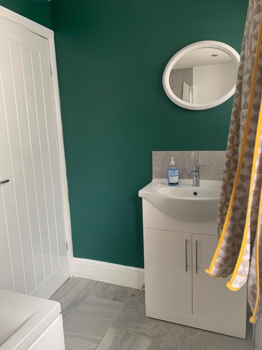 Roundhay Roman Avenue Stay - Housity