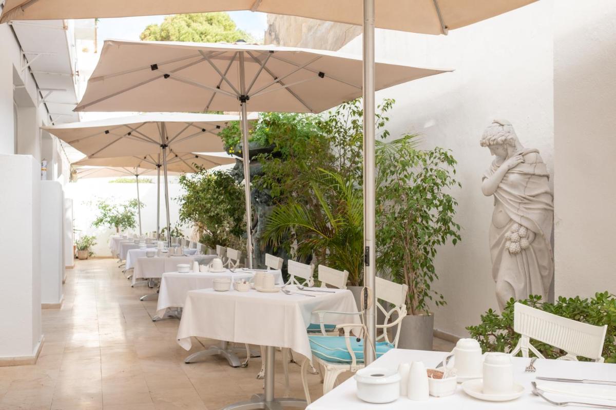 Un restaurante o sitio para comer en Sentido Fido Punta del Mar Hotel & Spa - Adults Only