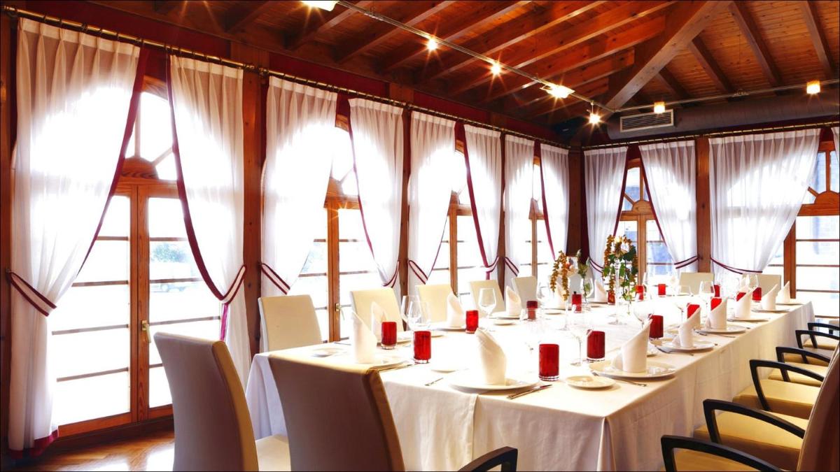 Un restaurante o sitio para comer en Blanco Hotel Spa