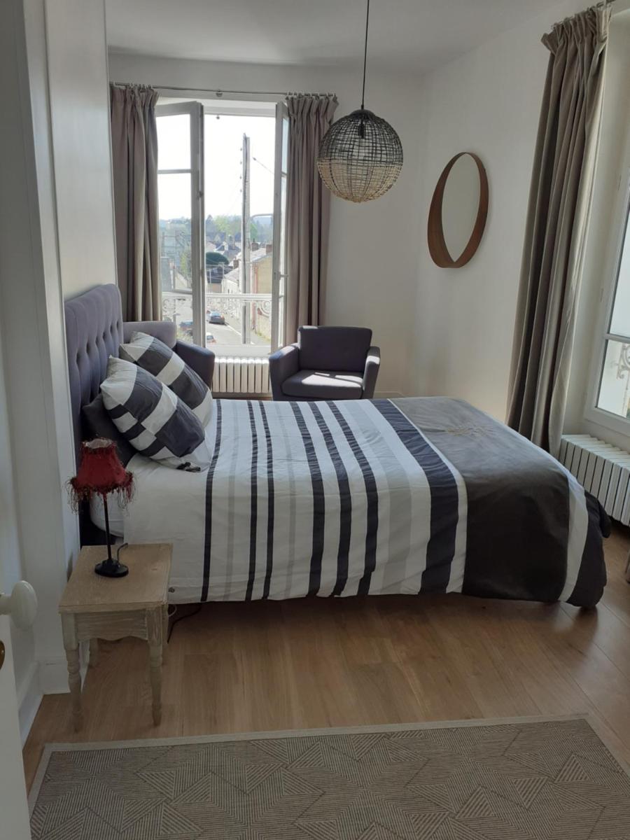 centre ville, chambre indépendante 20m2 et sa salle de bain privée - Housity