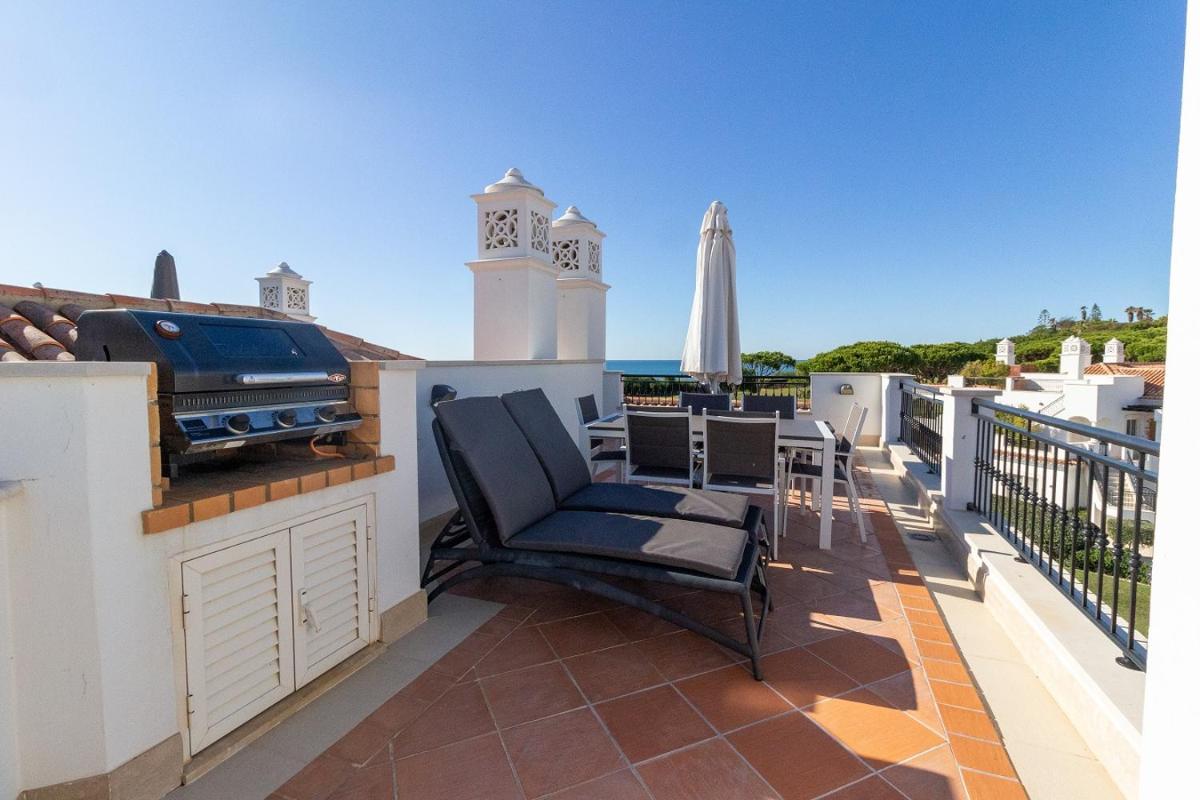Uma varanda ou terraço em Dunas Douradas Beach Club
