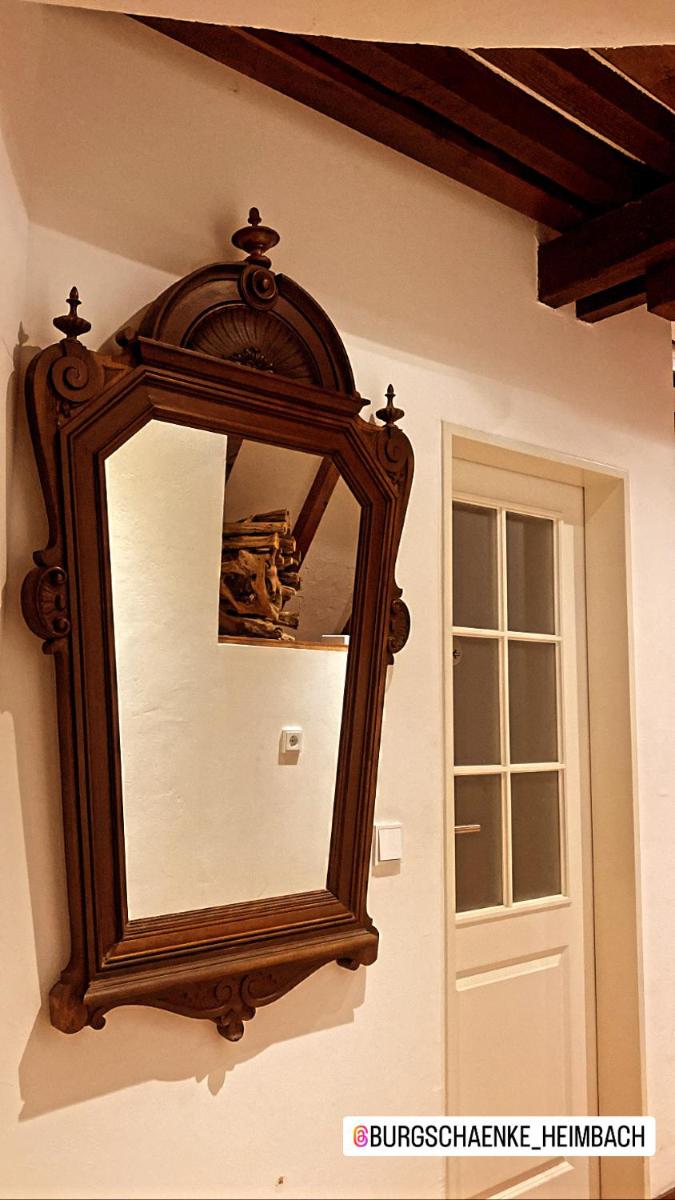 Burg Zimmer auf ca. 70 m² - Housity