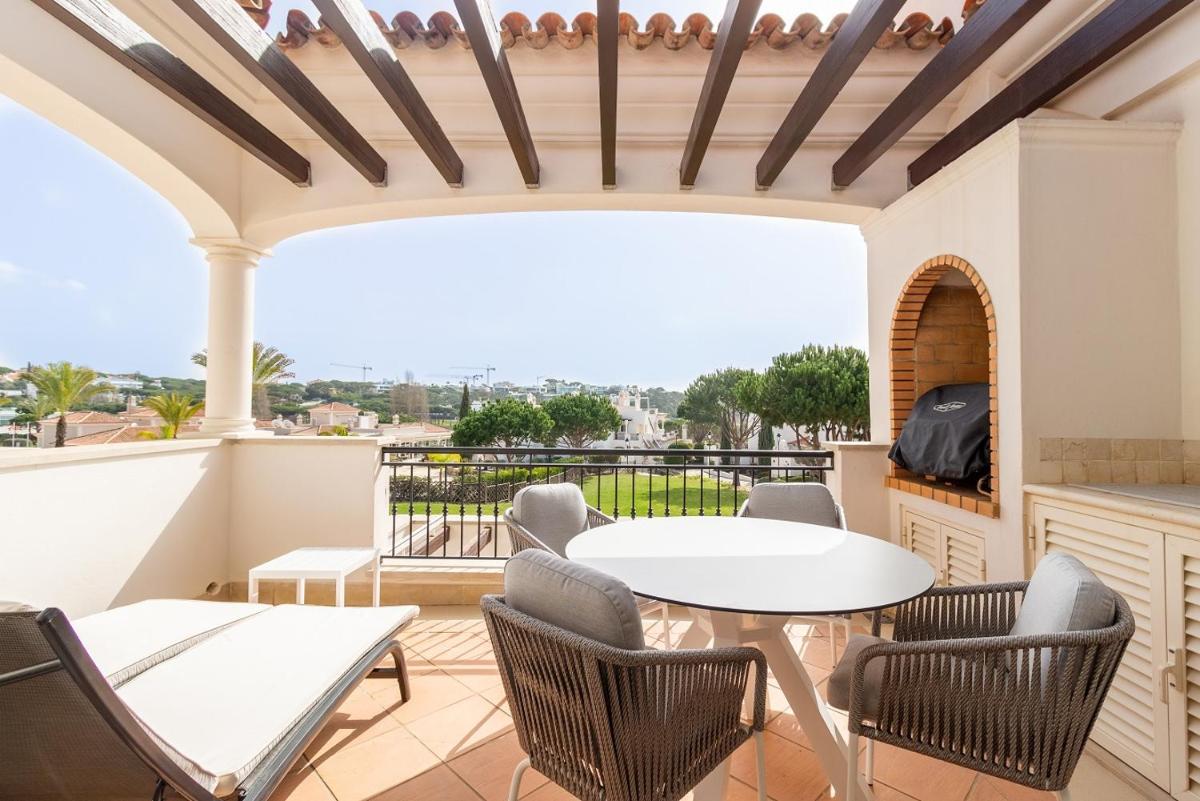Uma varanda ou terraço em Dunas Douradas Beach Club