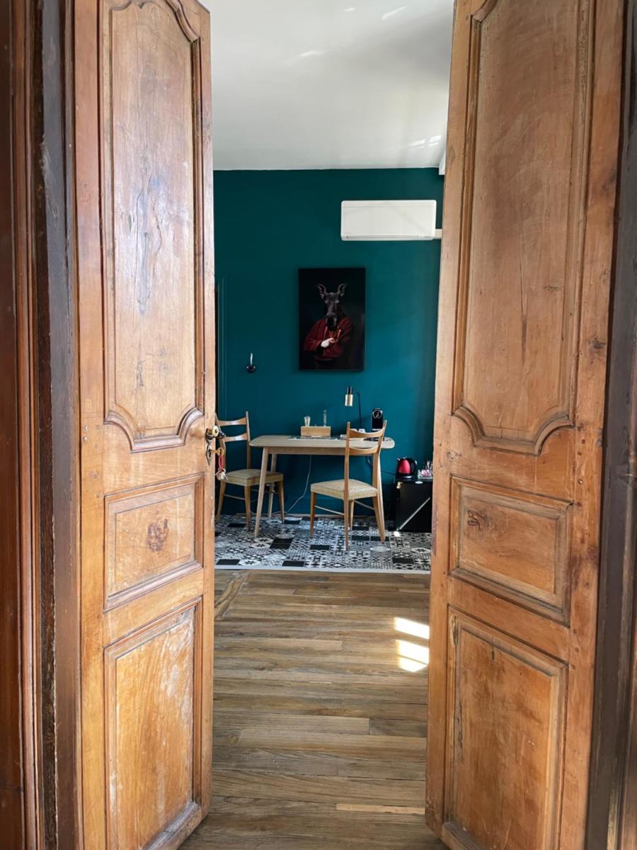 La Maison aux murs anciens et ses chambres - Housity