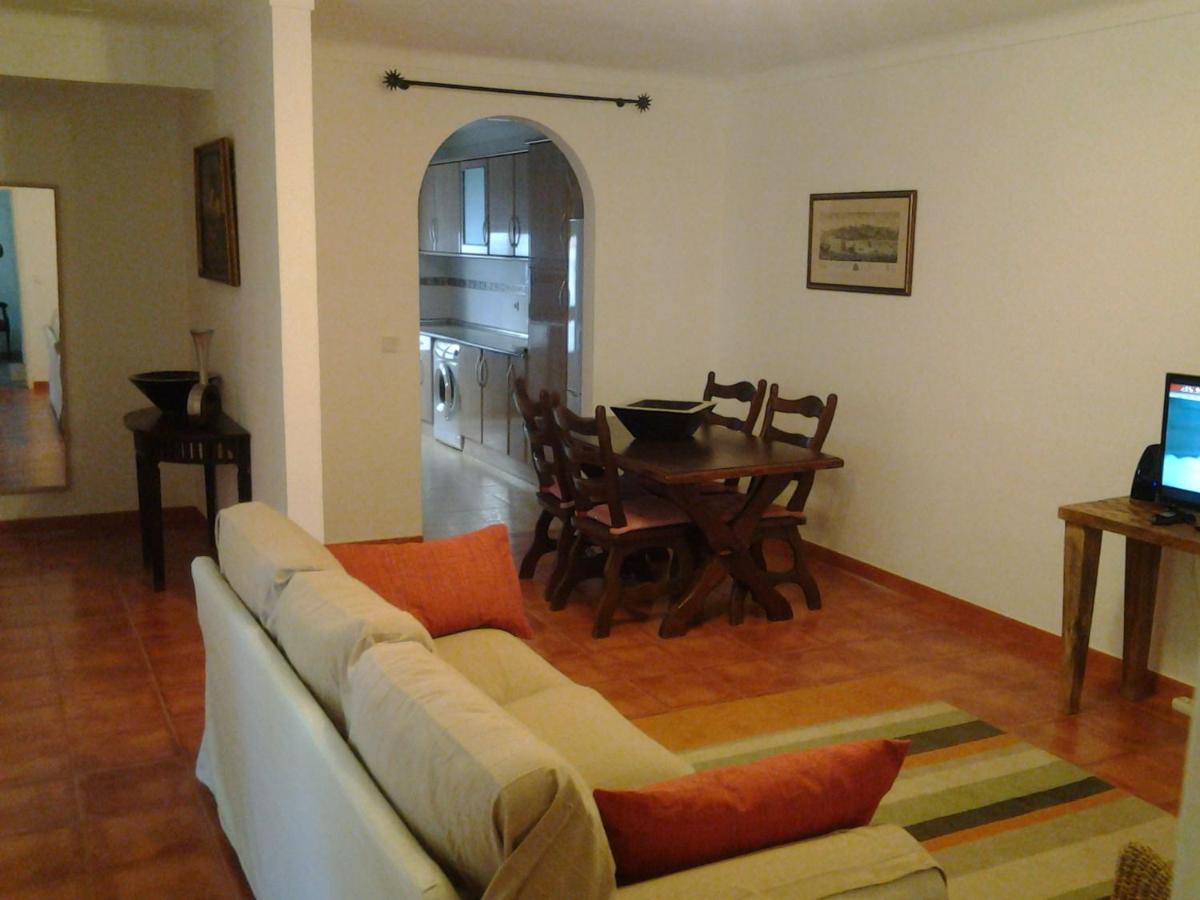 Between Lisbon and Sintra - Housity