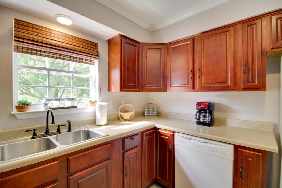 Charming Family Cottage Near Pass Christian Beach! - Housity