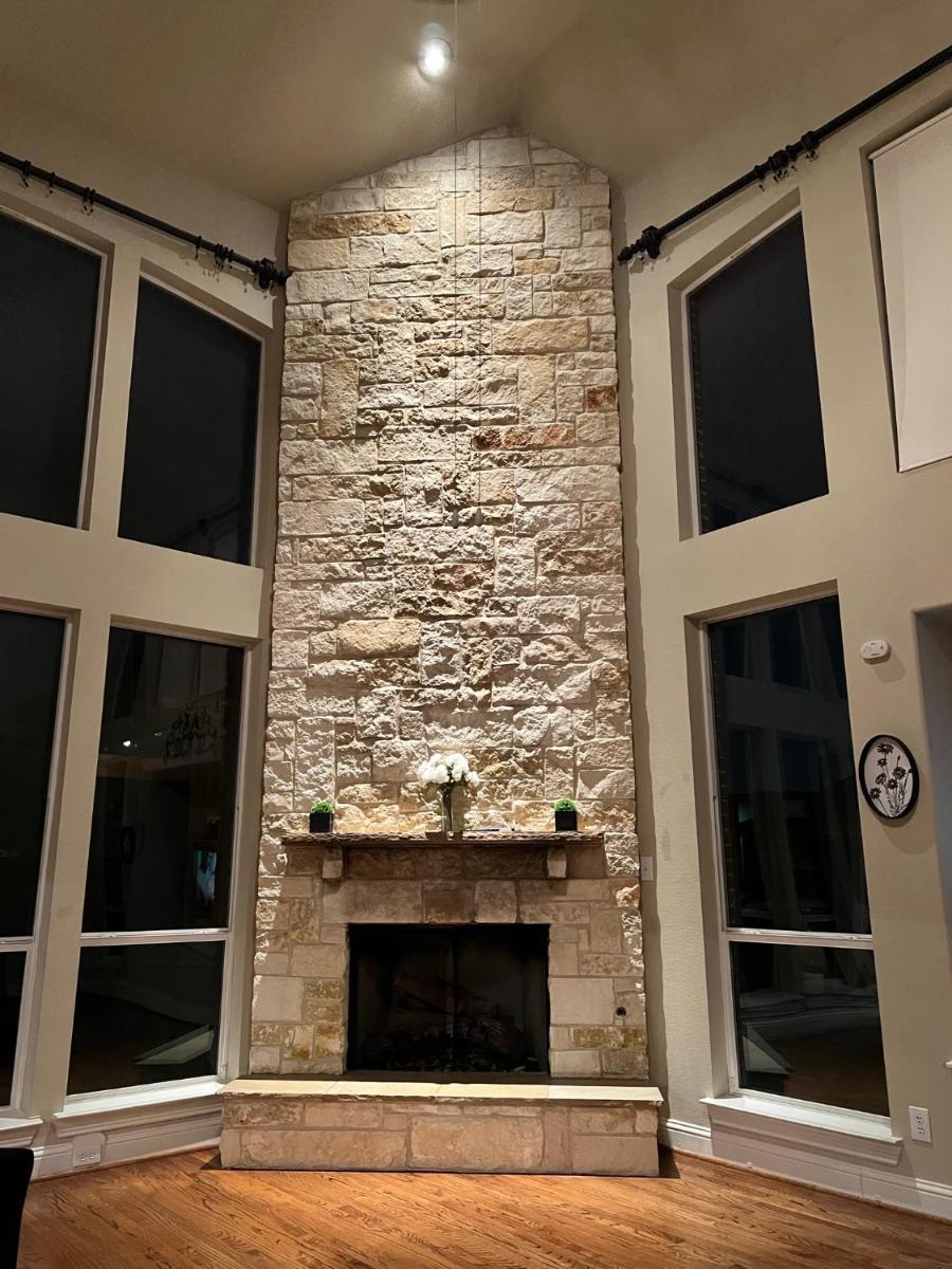 Bright Mansion 30 Min From Dallas Enjoy Smores Kits and Snacks - Housity