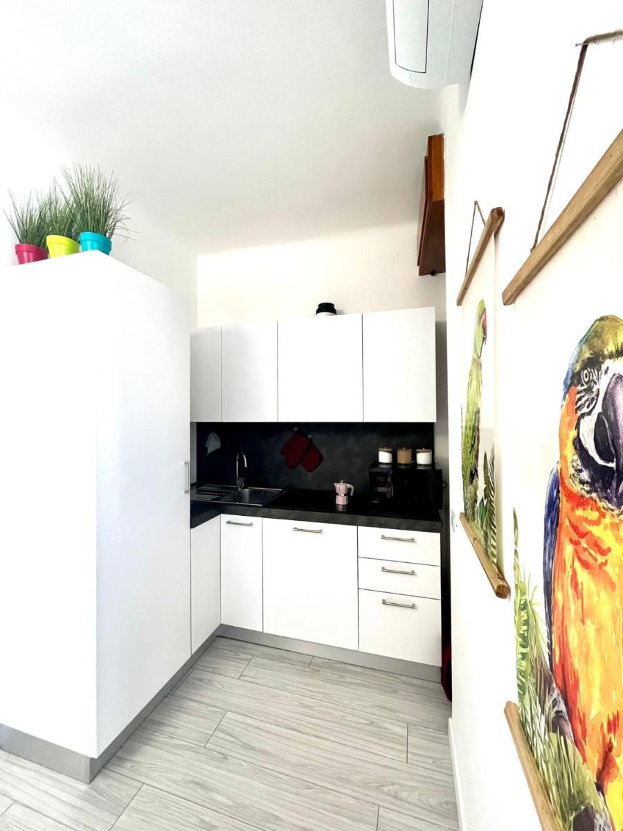 Suitetrails - Marghespace zona stazione centrale appartamento con letto matrimoniale e bagno