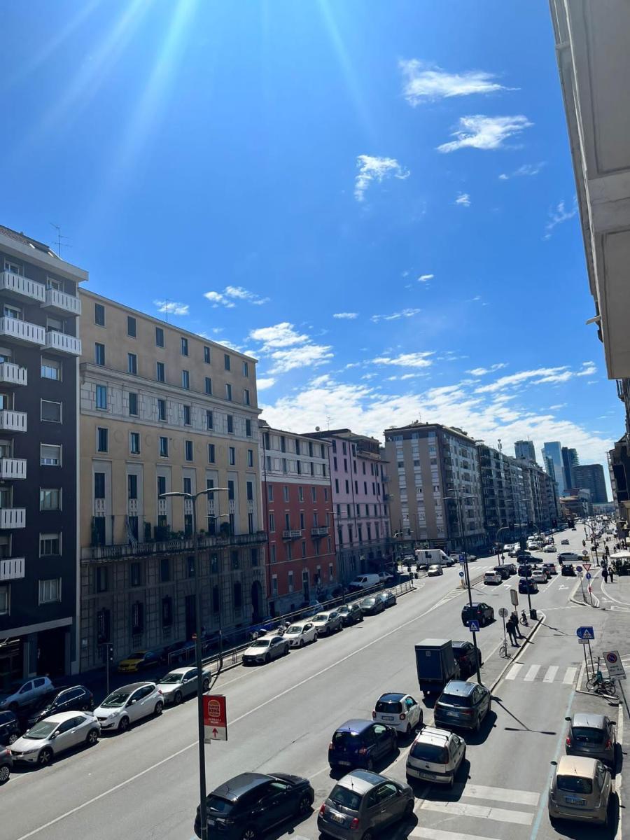 Suitetrails - Marghespace zona stazione centrale appartamento con letto matrimoniale e bagno