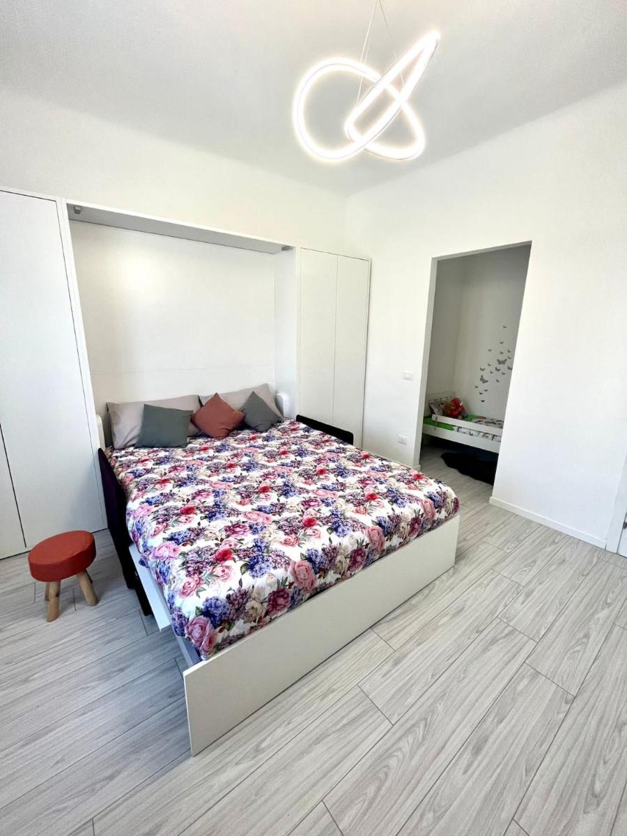 Suitetrails - Marghespace zona stazione centrale appartamento con letto matrimoniale e bagno