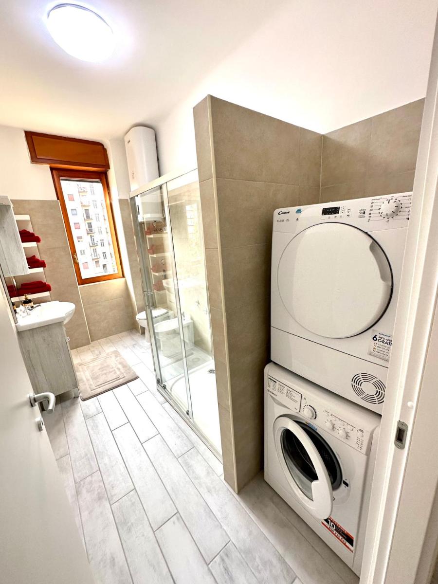Suitetrails - Marghespace zona stazione centrale appartamento con letto matrimoniale e bagno