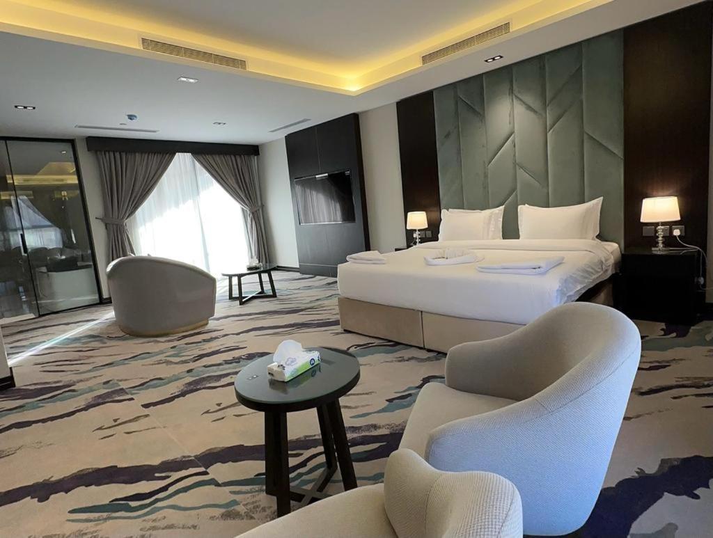 Al Wateen Hotel - Housity