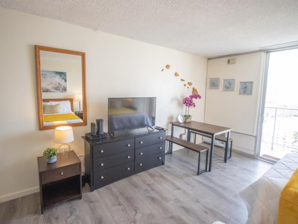 Marine Surf Waikiki 2108 - Parking Included - Housity