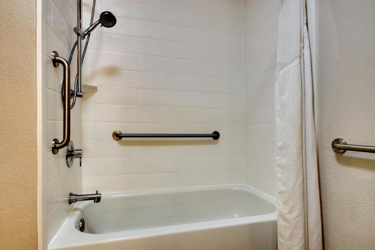 Holiday Inn Express & Suites Laurel by IHG - Housity