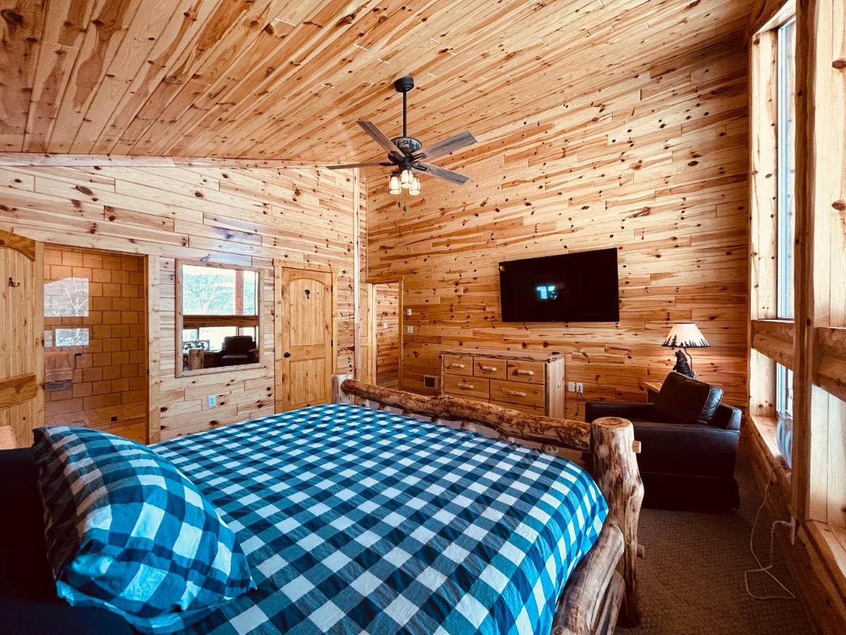 Aspen Ridge Retreat - Sleeps 20 - Housity