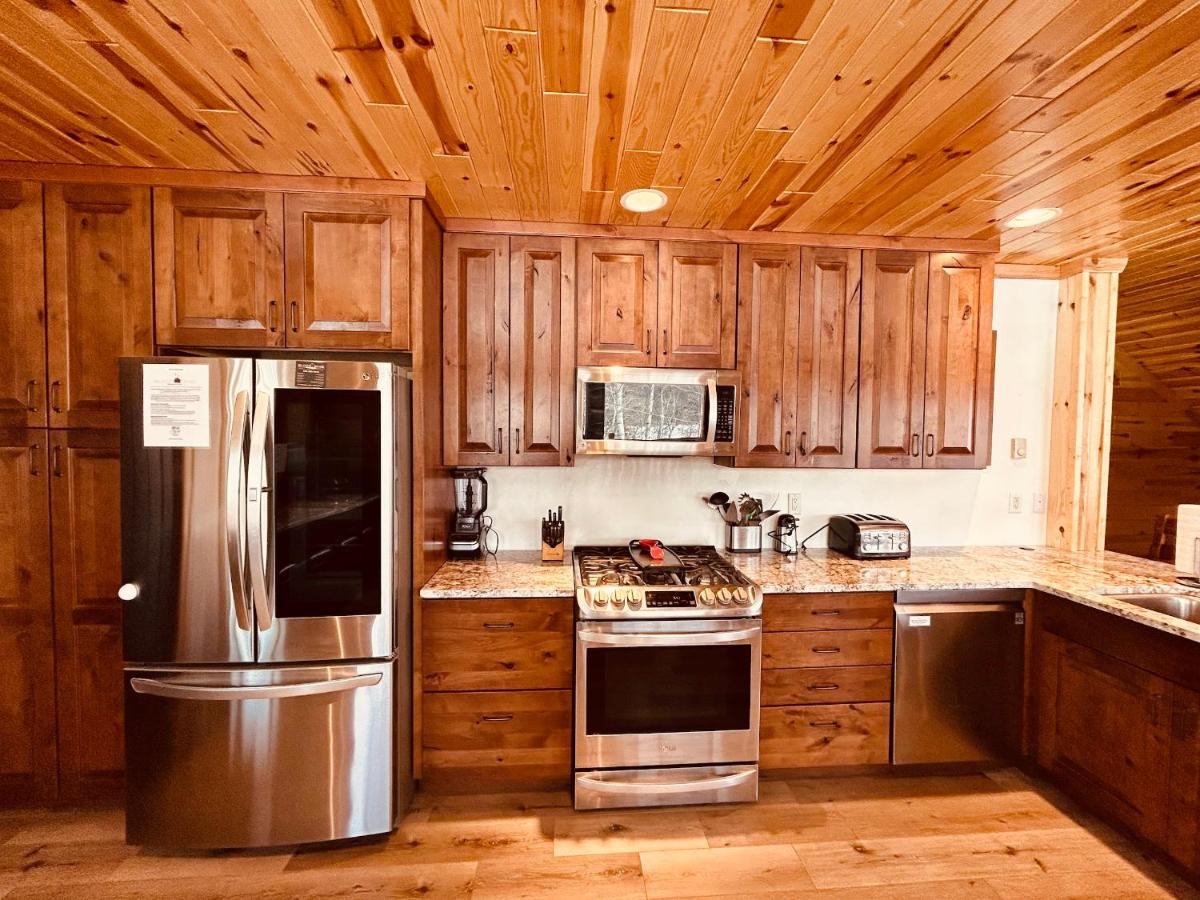 Aspen Ridge Retreat - Sleeps 20 - Housity