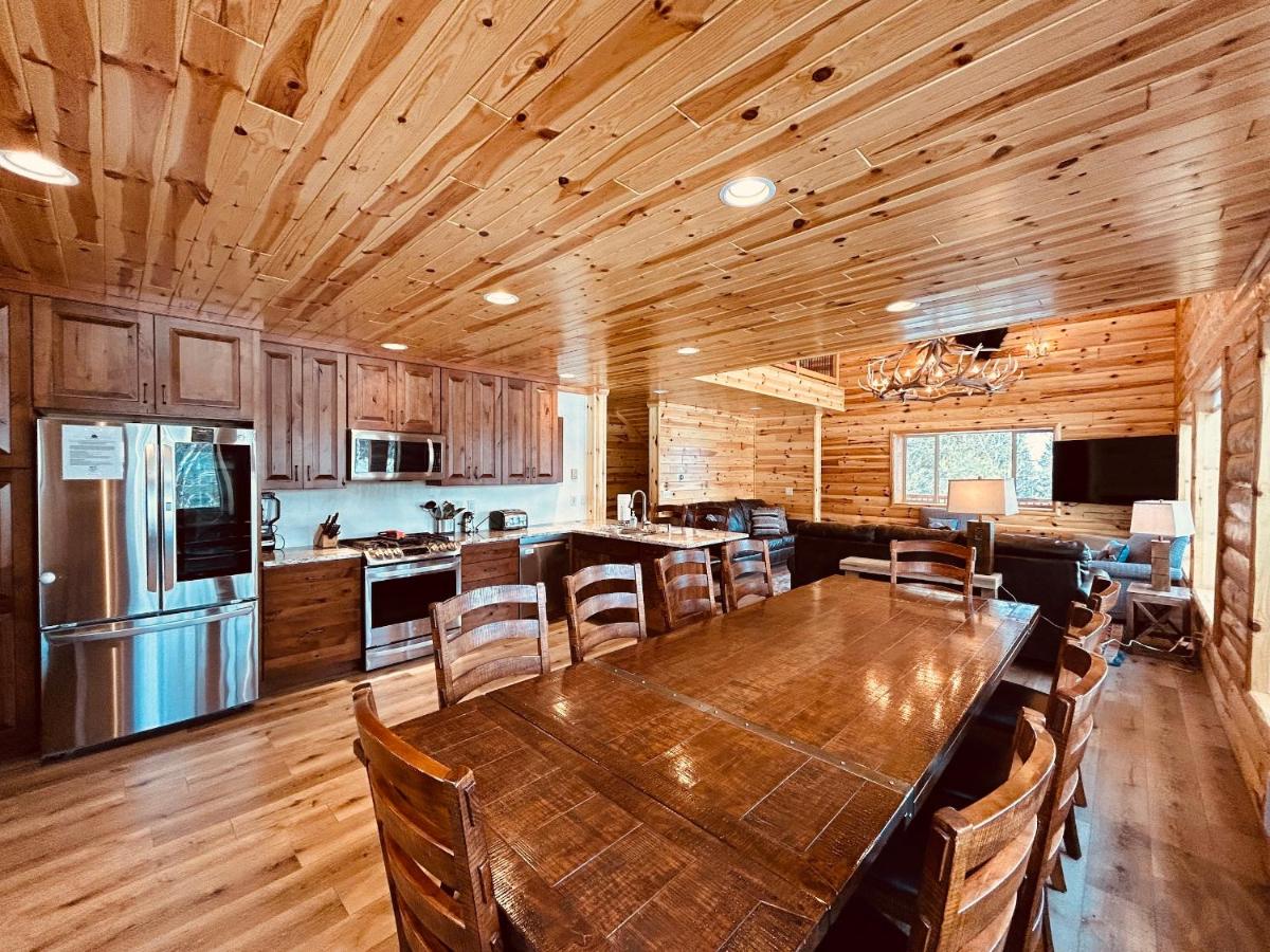 Aspen Ridge Retreat - Sleeps 20 - Housity