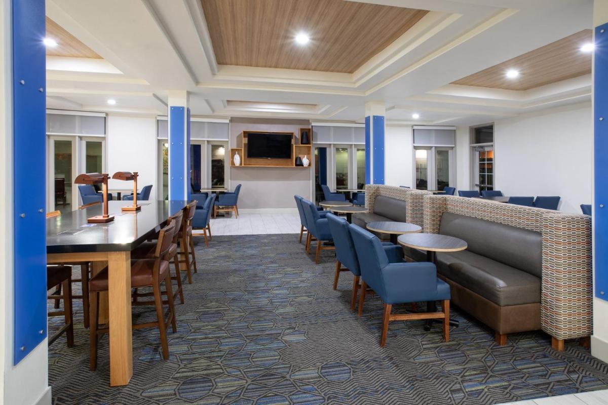 Holiday Inn Express & Suites Tucson by IHG - Housity
