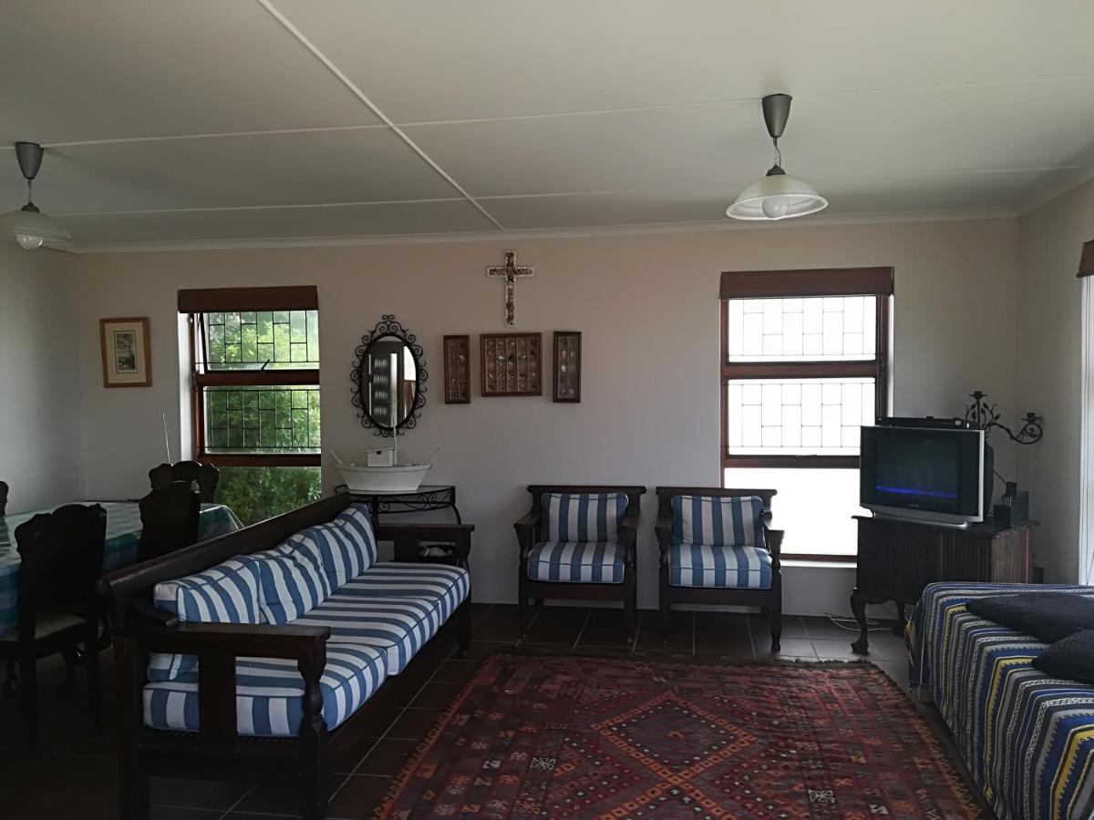 Franskraal-Rustic Family Beach House from R1550 per night, sleeps 6,min 2 nights - Housity