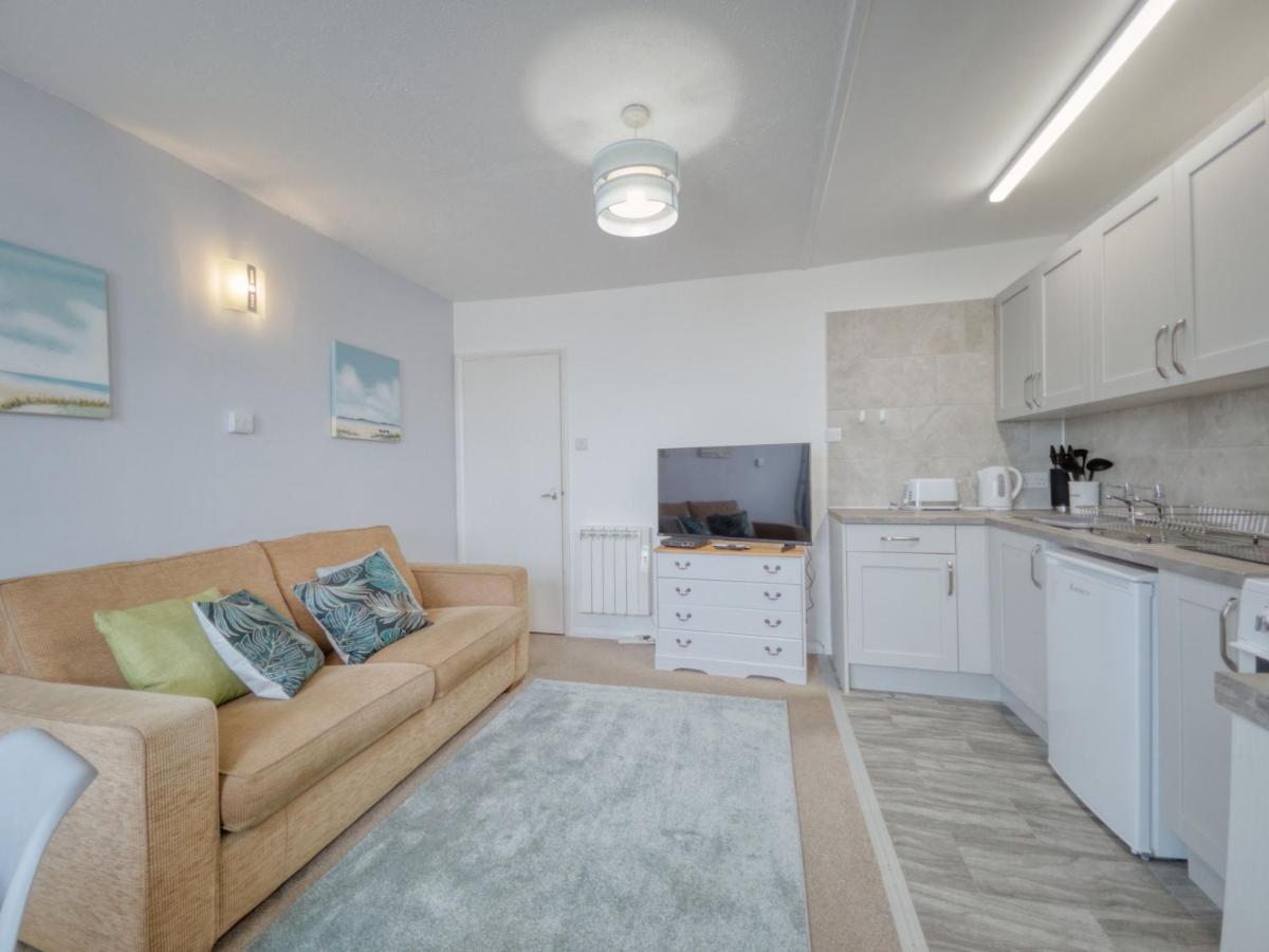 Apartment 7 - 1 bedroom Sea front location - Step free access from rear - Free Parking - Housity
