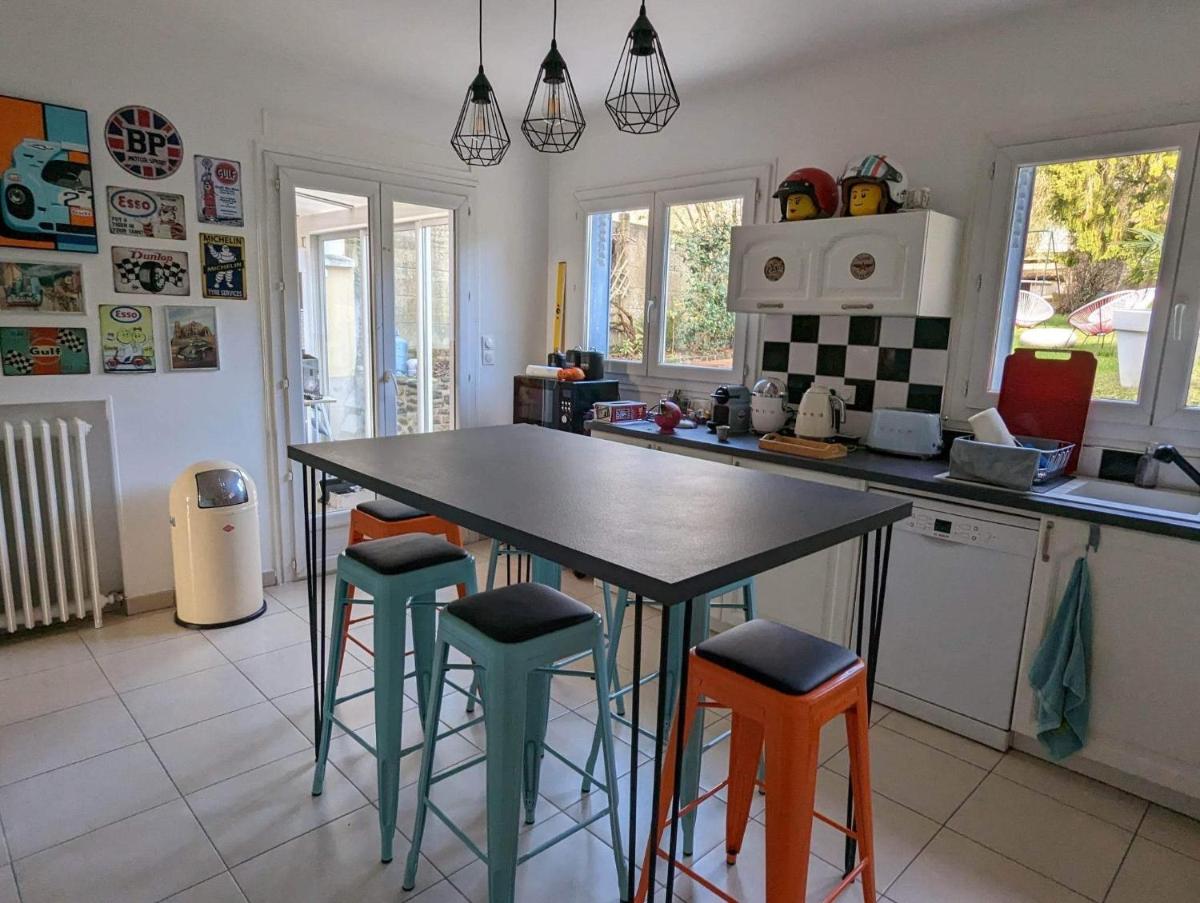 Anne et Stan - Chambres avec petit dejeuner - proche centre ville et circuit - Hizvo