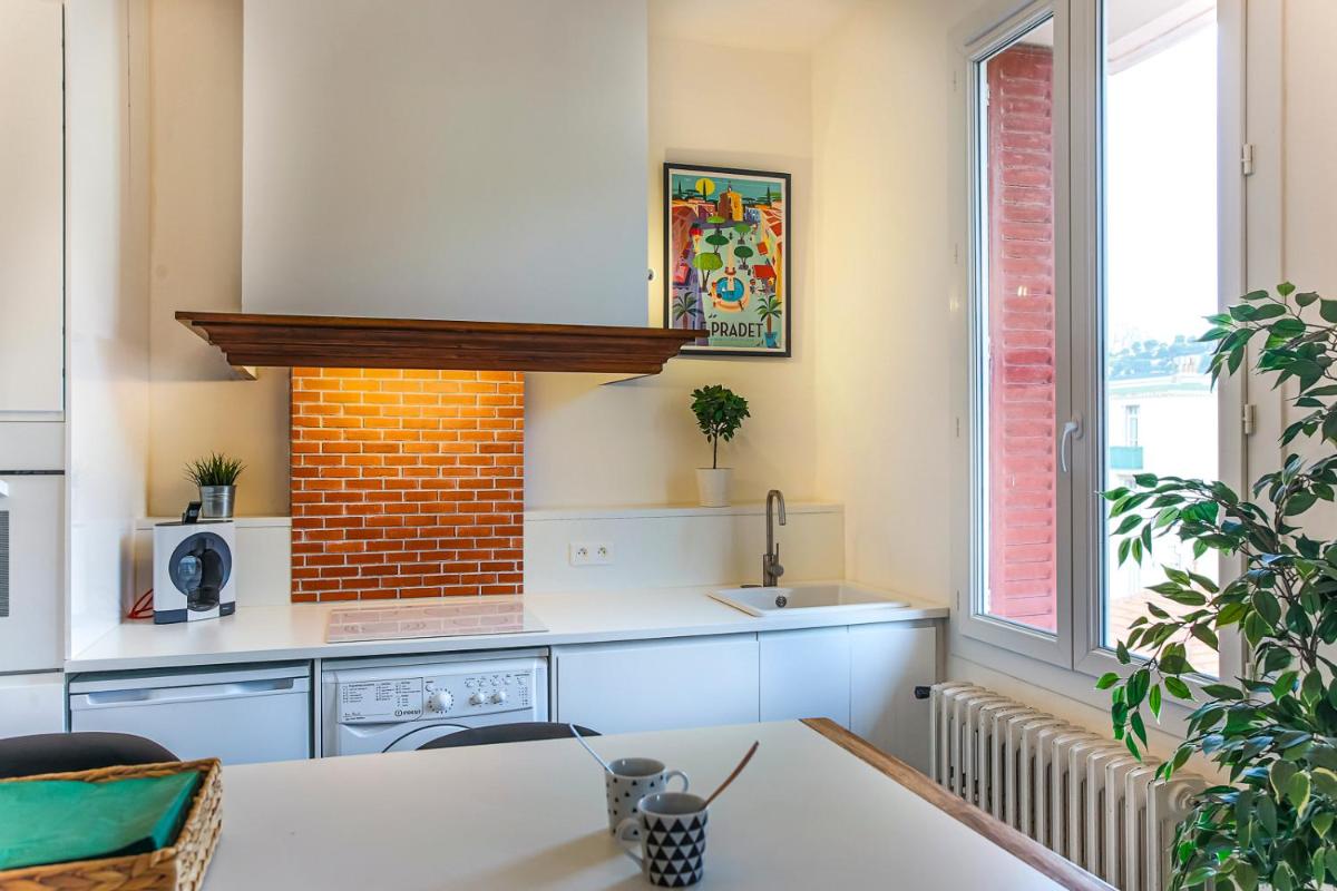 #3 Toulon CENTRE, BALCON, LUMINEUX, STATIONNEMENT FACILE, TOUT CONFORT - Housity