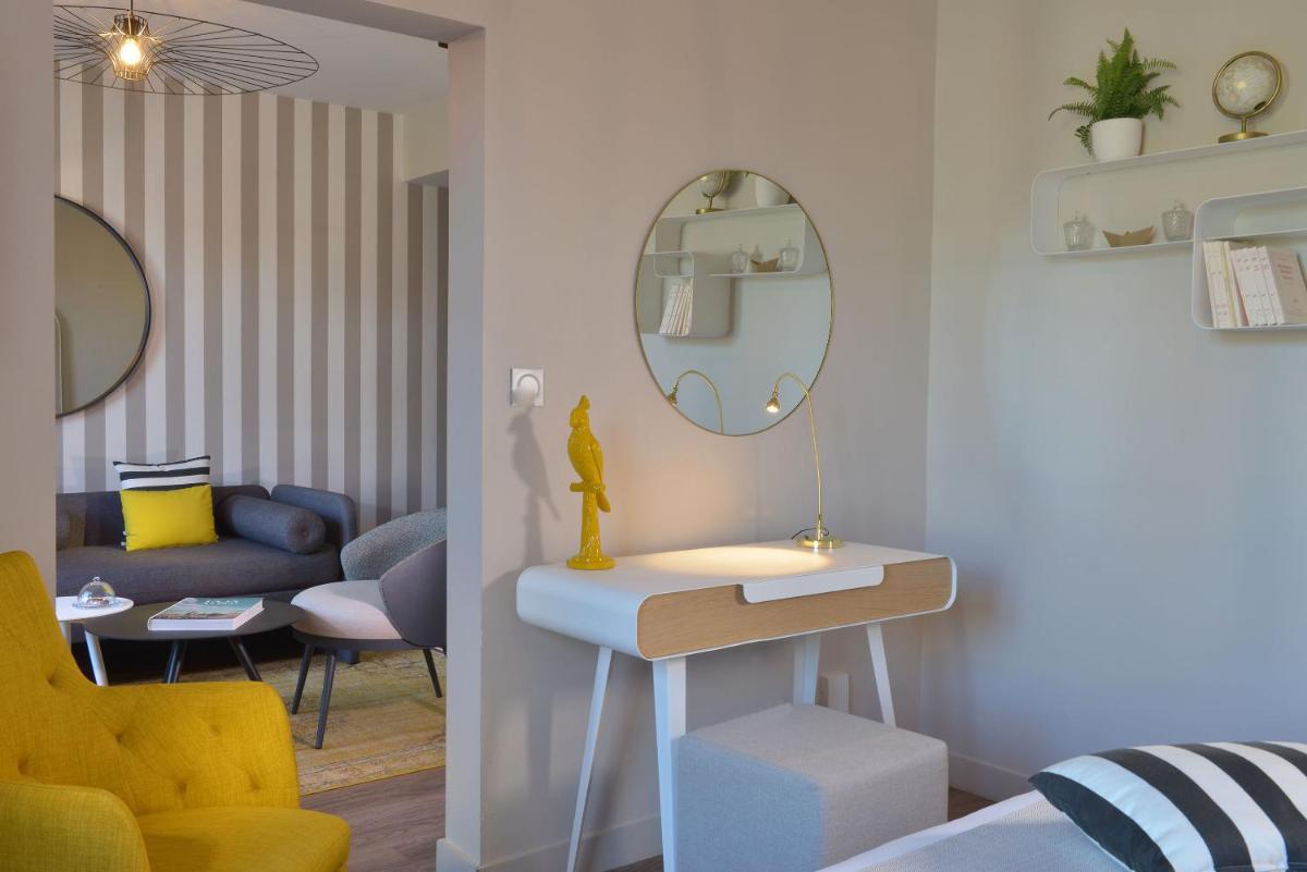 Coin salon dans l'établissement Le Général d'Elbée Hotel & Spa - Teritoria