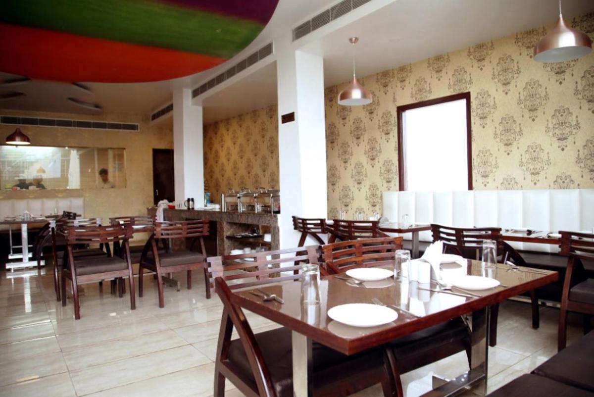 Hotel Sallow Royal Suites - Housity
