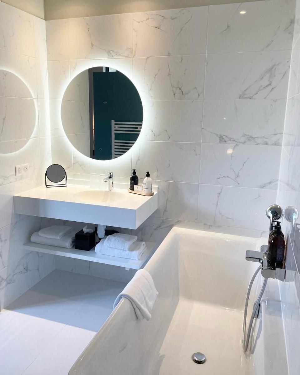 Salle de bains dans l'établissement L'INVITATION AU VOYAGE - Hôtel & Spa