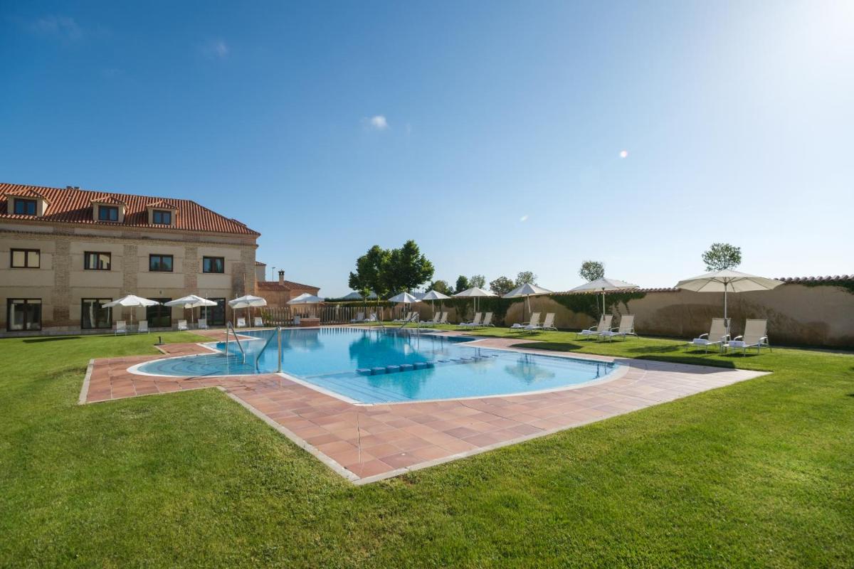 Piscina en o cerca de Castilla Termal Olmedo