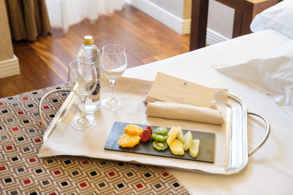 Comida en o cerca de este hotel