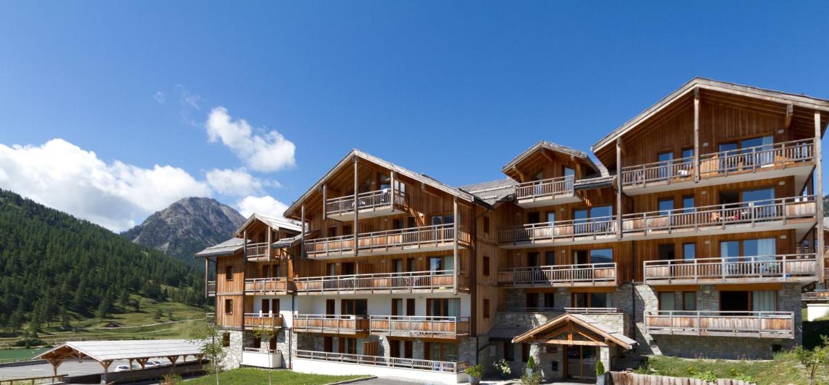Vue générale sur la montagne ou vue sur la montagne depuis l'appart'hôtel